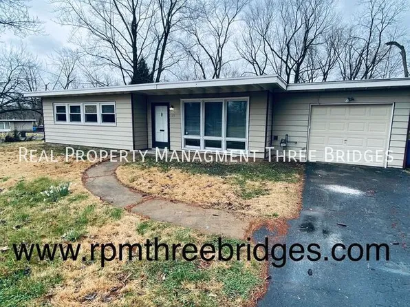 28 Redwood Dr, Florissant, MO 63031