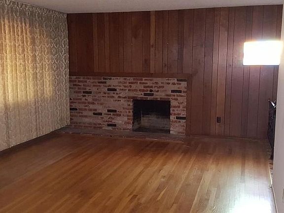 3rd image of 3249 Rosemont Dr
