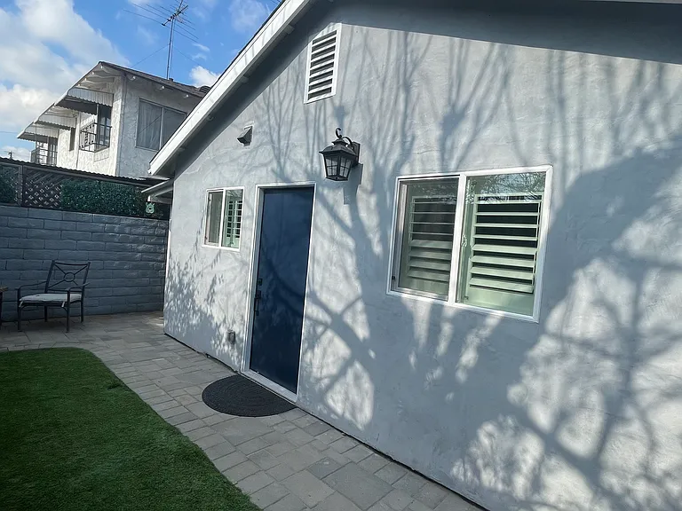 225 N Alexander St — Photo 6