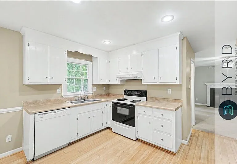 4743 Fordham Rd — Photo 15