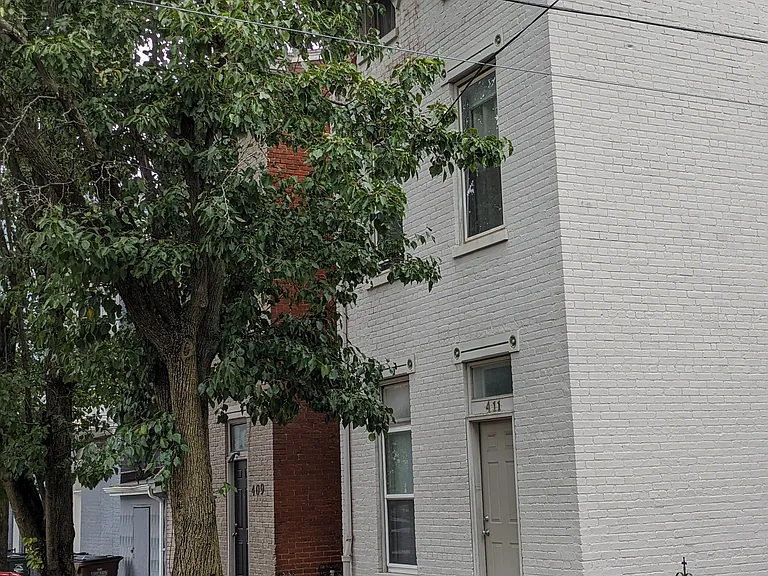 411 E 6th St #1 — Photo 1