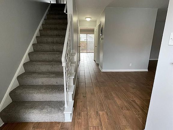 4th image of 1155 Canterbury Sq S