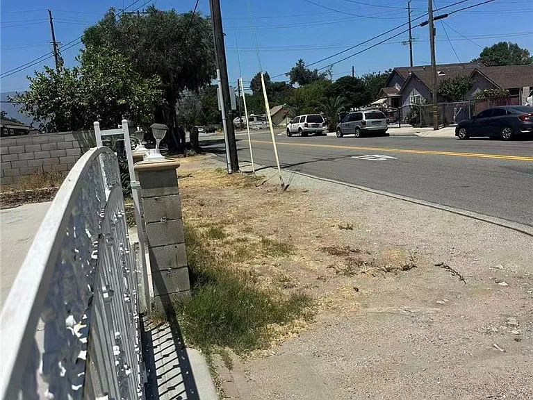 8932 Redwood Ave — Photo 3