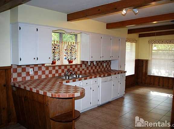 4th image of 4925 White Oak Ln