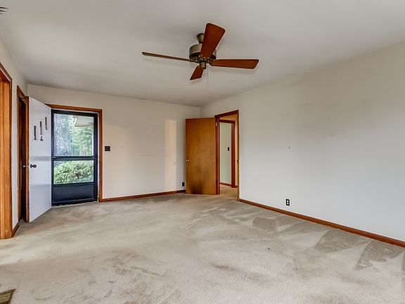 3rd image of 1505 60th Ave E