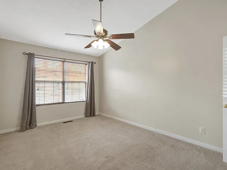 8204 Catbird Cir #202 — Photo 18