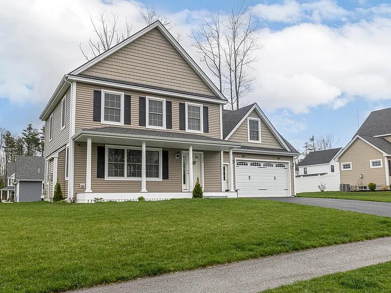 11 Dylan Dr — Photo 2