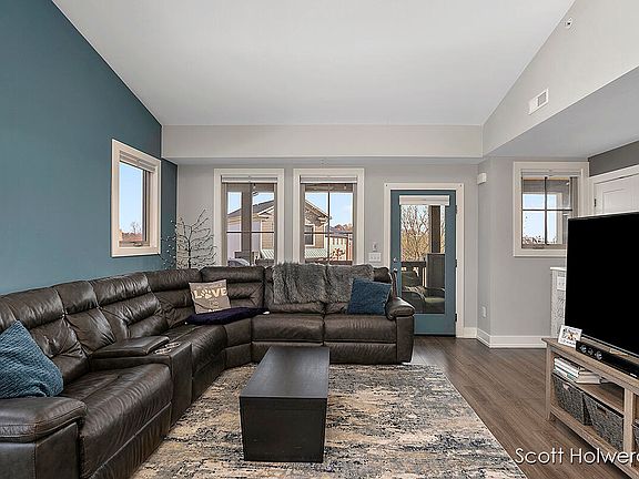 3rd image of 2005 Celadon Dr NE Suite 25