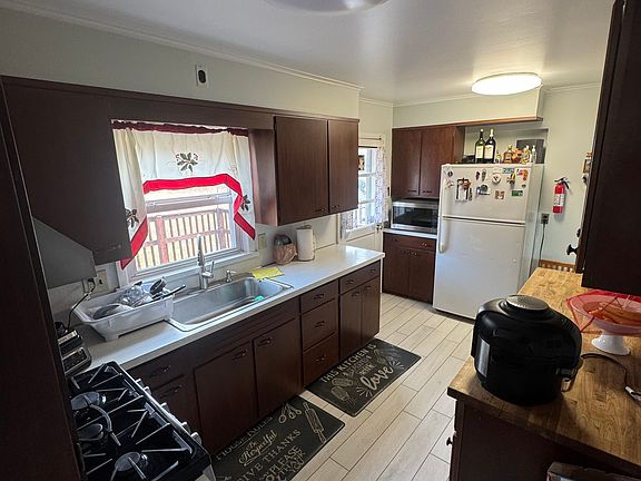 4th image of 75 E Dewey Ave
