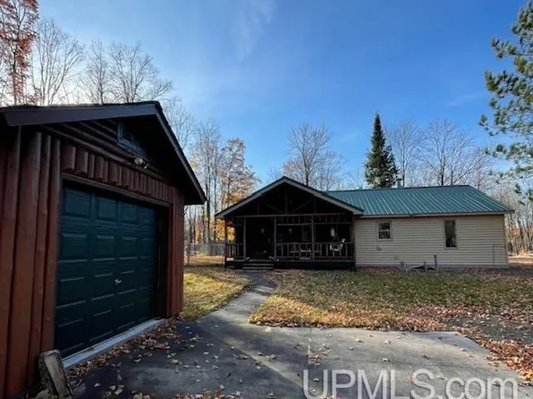 302 Barry Rd, Iron River, MI 49935