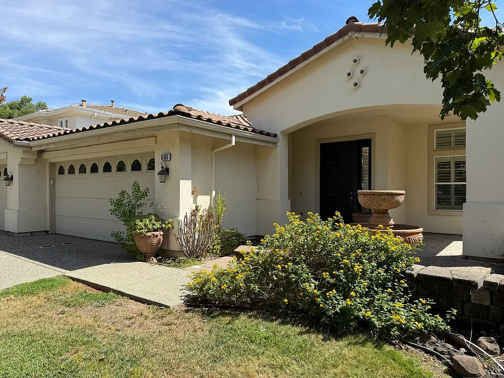 3 bed, 2191 sqft, $2,800 — Photo 2