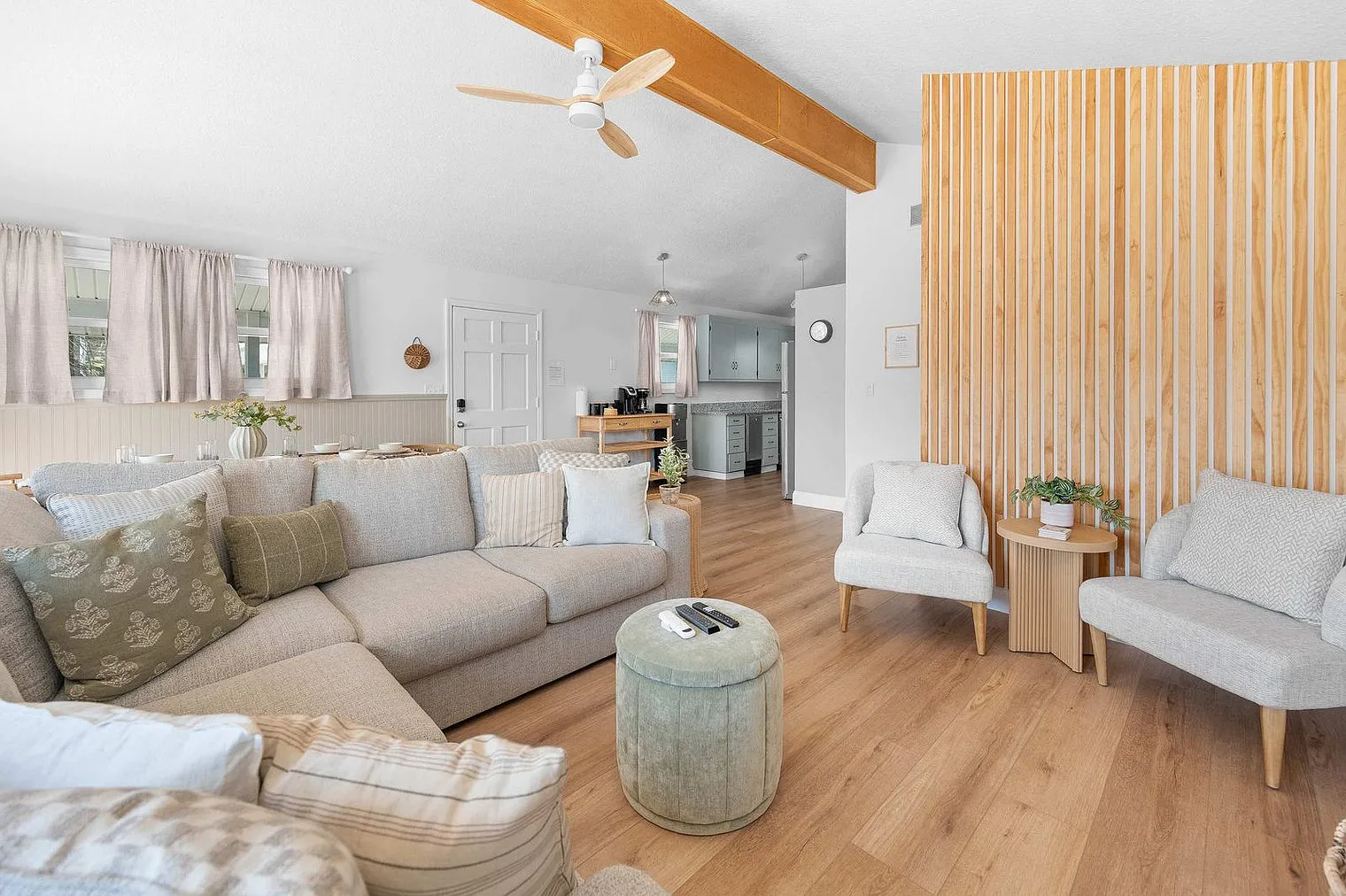 4 bed, 2.0 bath, 2389 sqft, $5,460 — Photo 3