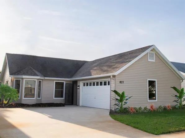 821 Island Point Dr, New Smyrna Beach, FL 32168