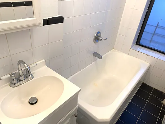 Rented by Tapiro Realty | media 21