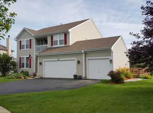 805 N Overlook Cir, Round Lake, IL 60073