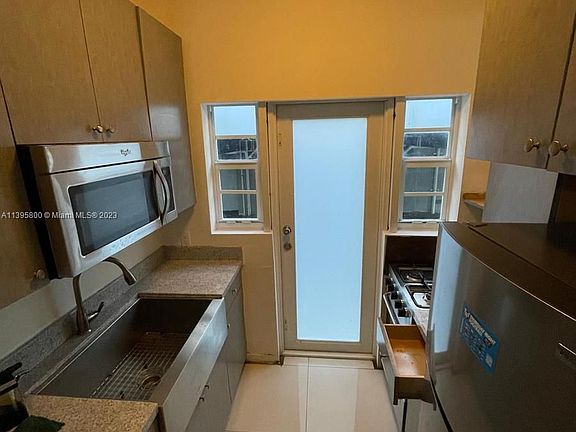 4th image of 1540 Euclid Ave APT 107
