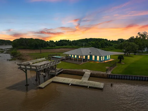 779 County Road 257, Matagorda, TX 77457