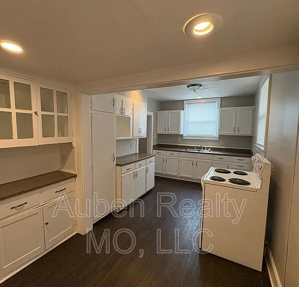 5304 Harrison St — Photo 4