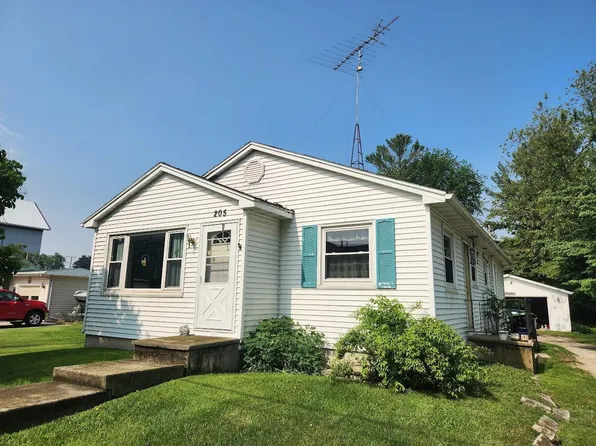 205 N Main St, Rosendale, WI 54974
