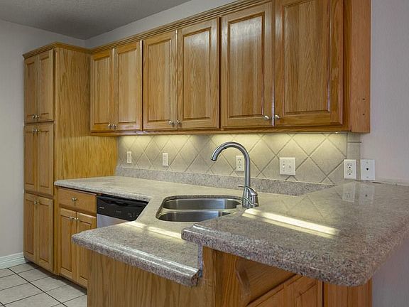 4th image of 1544 Rockhurst Dr