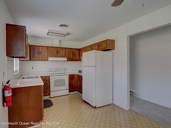 3rd image of 32B Hancock Dr
