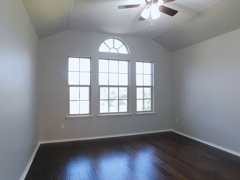 14904 Riverside Dr — Photo 25