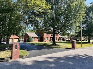 2821 Country Club Dr, Madisonville, KY 42431