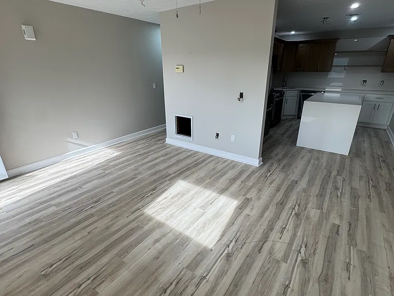 16 SE Court St #16 — Photo 6