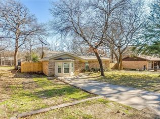 213 Gordon Dr, Azle, TX 76020