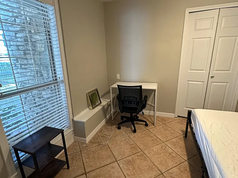 nice room, with view to front yard
