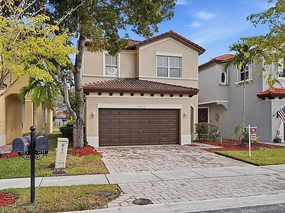 2nd image of 1211 NE 40th Road