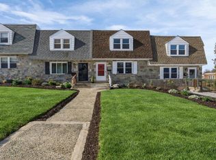 1216 Harshaw Rd, Brookhaven, PA 19015