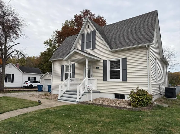 209 S Madison St, Trenton, IL 62293