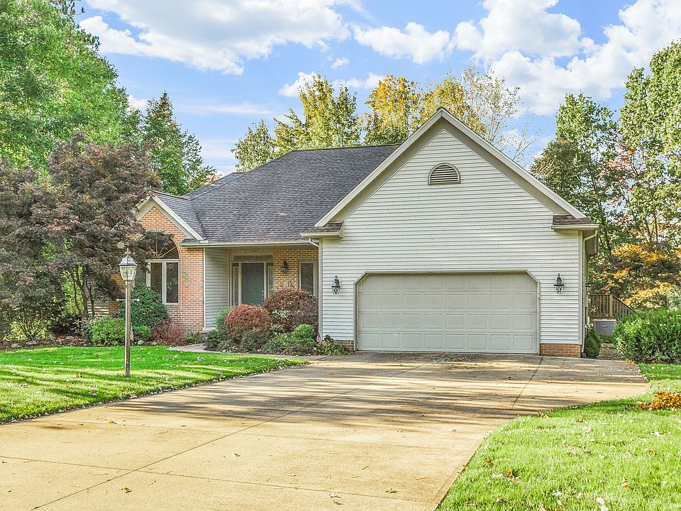 1st image of 346 Hidden Lake Dr