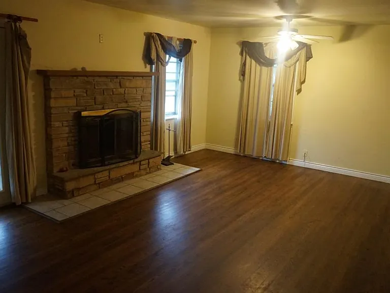 4748 Cornell Dr — Photo 3