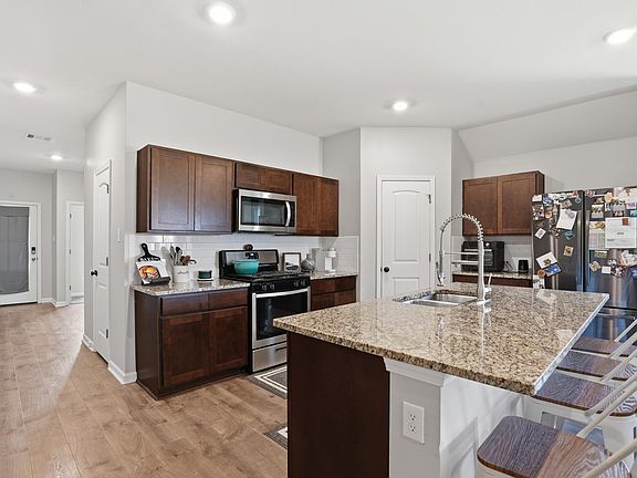 4th image of 816 Coulee Bend Blvd