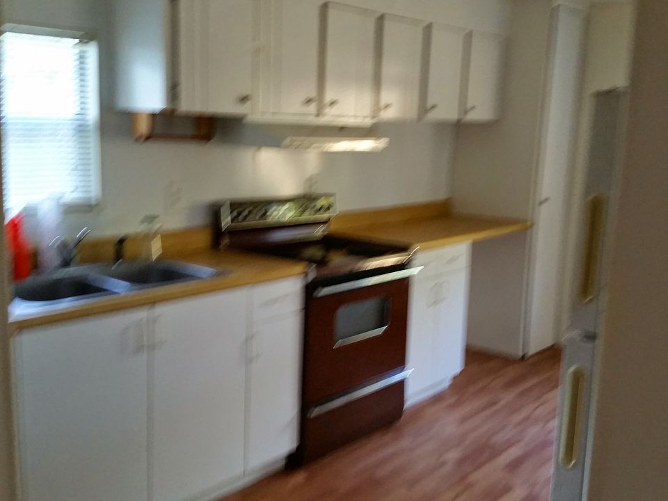 2nd image of 209 Santa Cruz St E