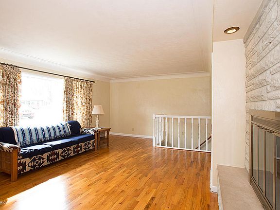 5th image of 3955 Saratoga Ave