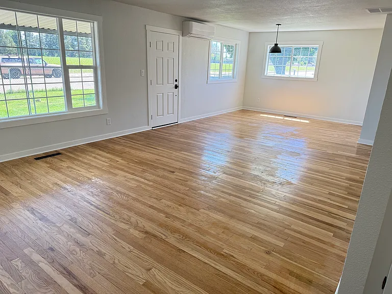 2303 Hird Ave — Photo 7