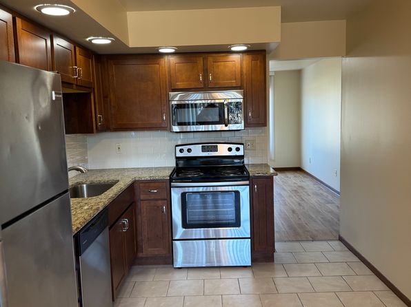 1500 Camellia Dr APT 4