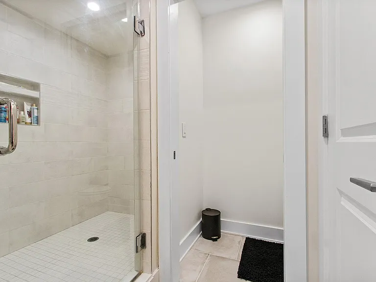 1649 E Eyre St #7 — Photo 23