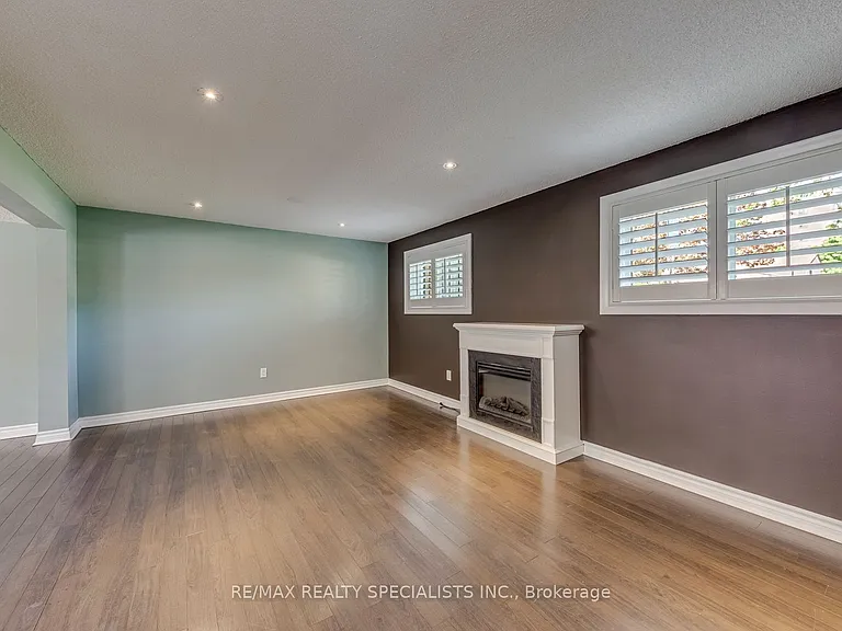 5 Country Club Dr — Photo 33