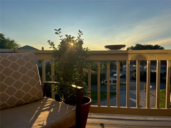 143 Windward Ln, Bristol, RI 02809