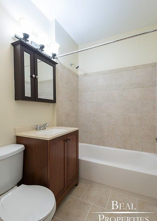 1st image of 1117 W Cornelia Ave #205