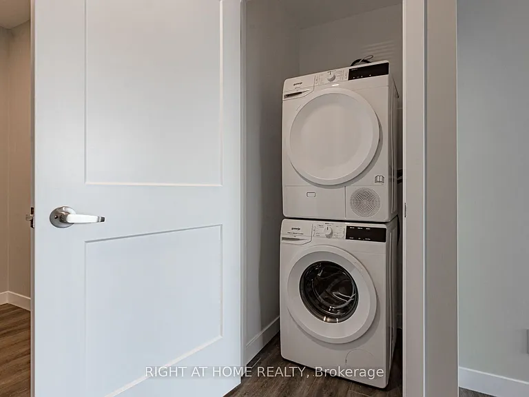 15 Queen St S #1014 — Photo 27
