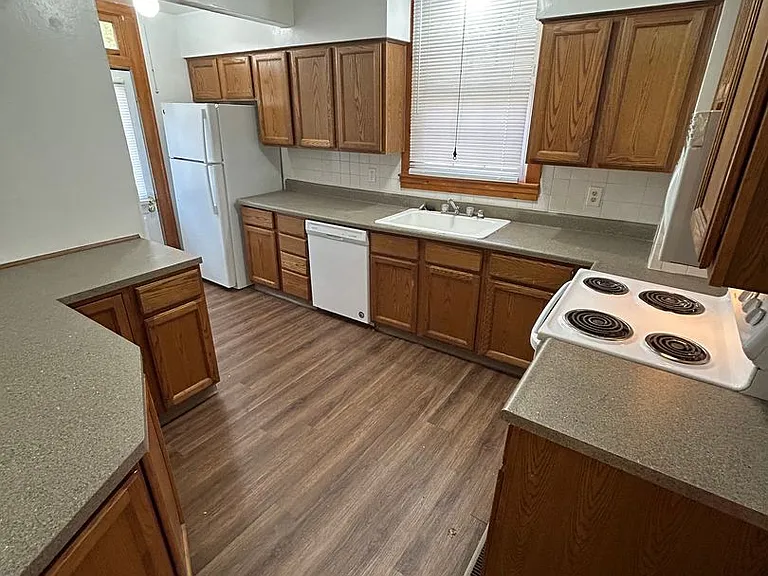 5300 Harrison St — Photo 12
