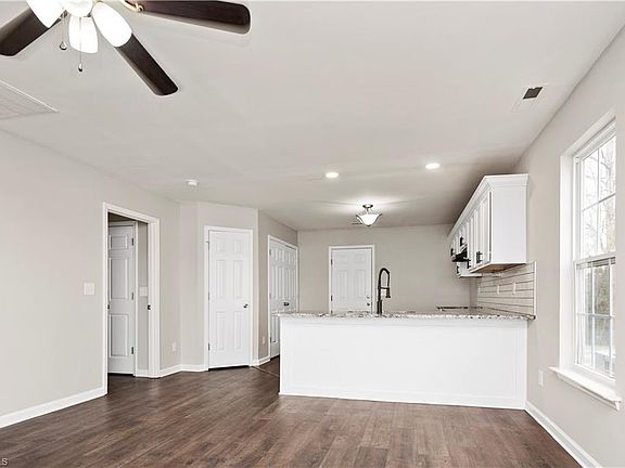 5th image of 3217 N Ohenry Blvd
