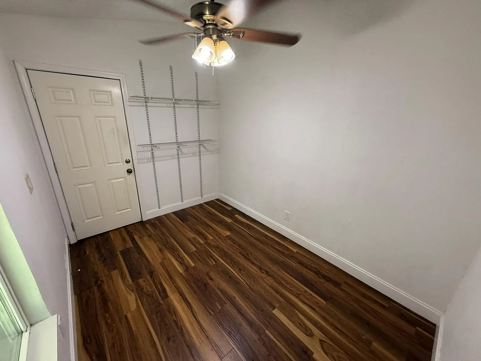1 bed, 120 sqft, $499 — Photo 3