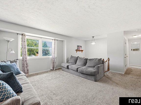 4th image of 5806 S 113th St