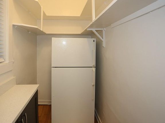 2nd image of 1501 W Granville Ave #2